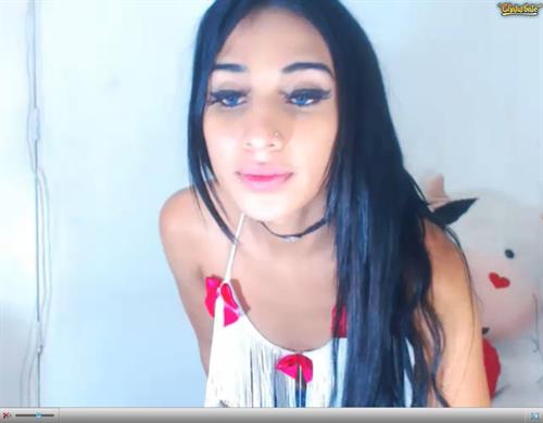 A sexy tranny babe with blue eyes models on Chaturbate.com