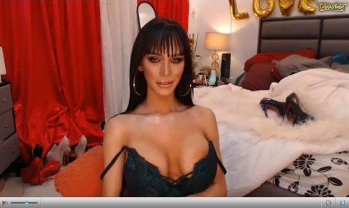 A seductive looking tranny found modelling on Chaturbate.com