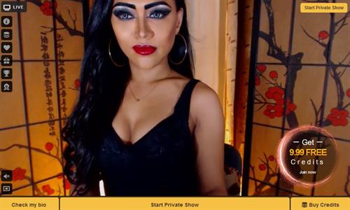 A seductive looking transgender with pouting red lips models on MyTrannyCams.com